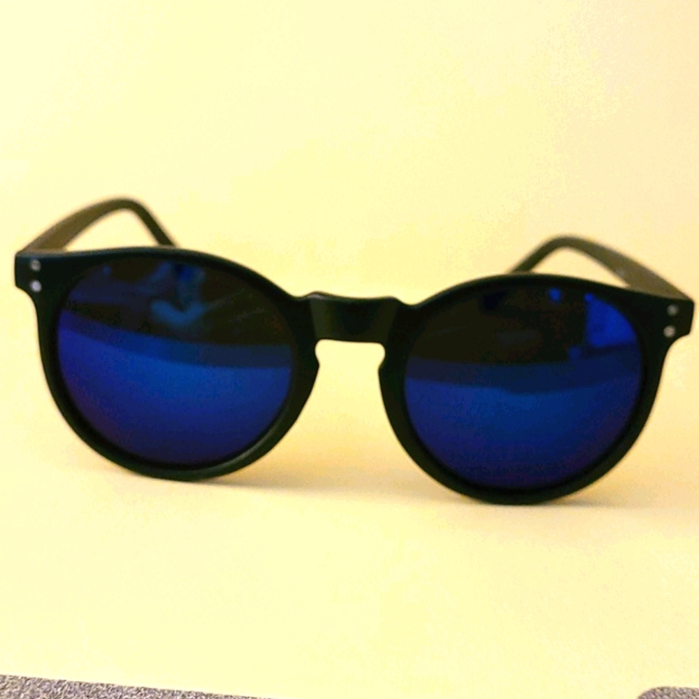 Round Black Matte Frame Sunglasses